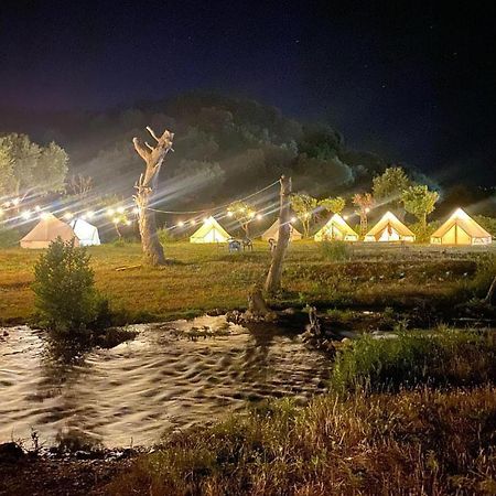 Riverside Bunec Camping Hotel Piqeras ภายนอก รูปภาพ