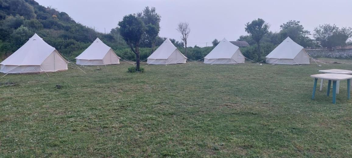 Riverside Bunec Camping Hotel Piqeras ภายนอก รูปภาพ